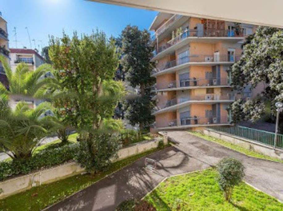 Exclusive In Eur * Rom