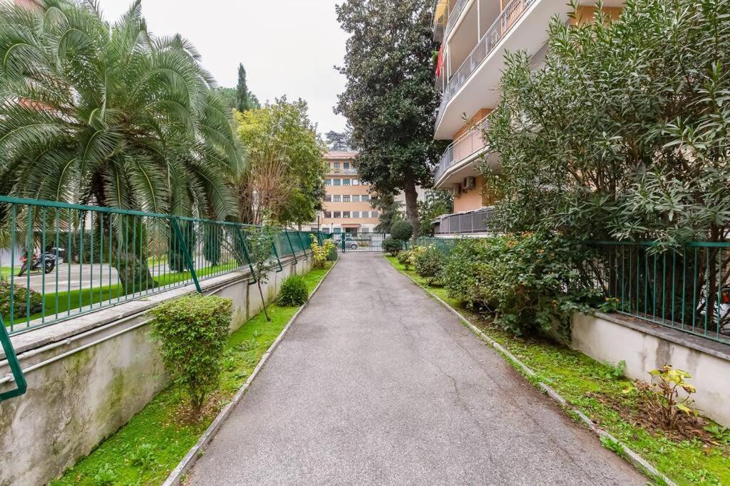 Exclusive In Eur * Rom